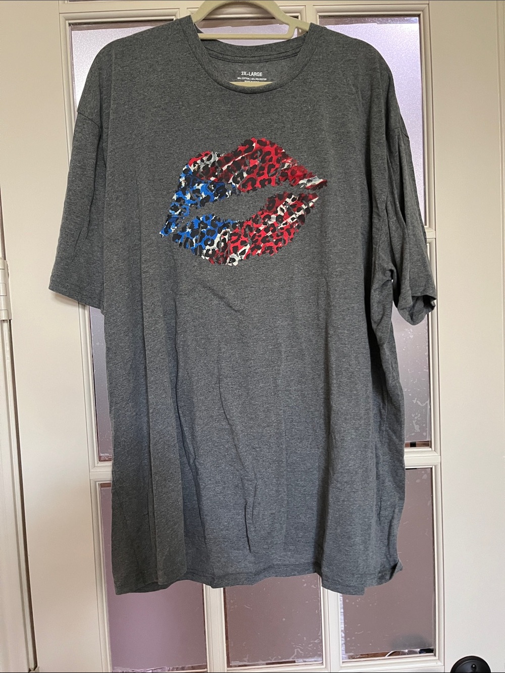 3X Gray Short Sleeve Tee with Red & Blue Leopard lips Graphic